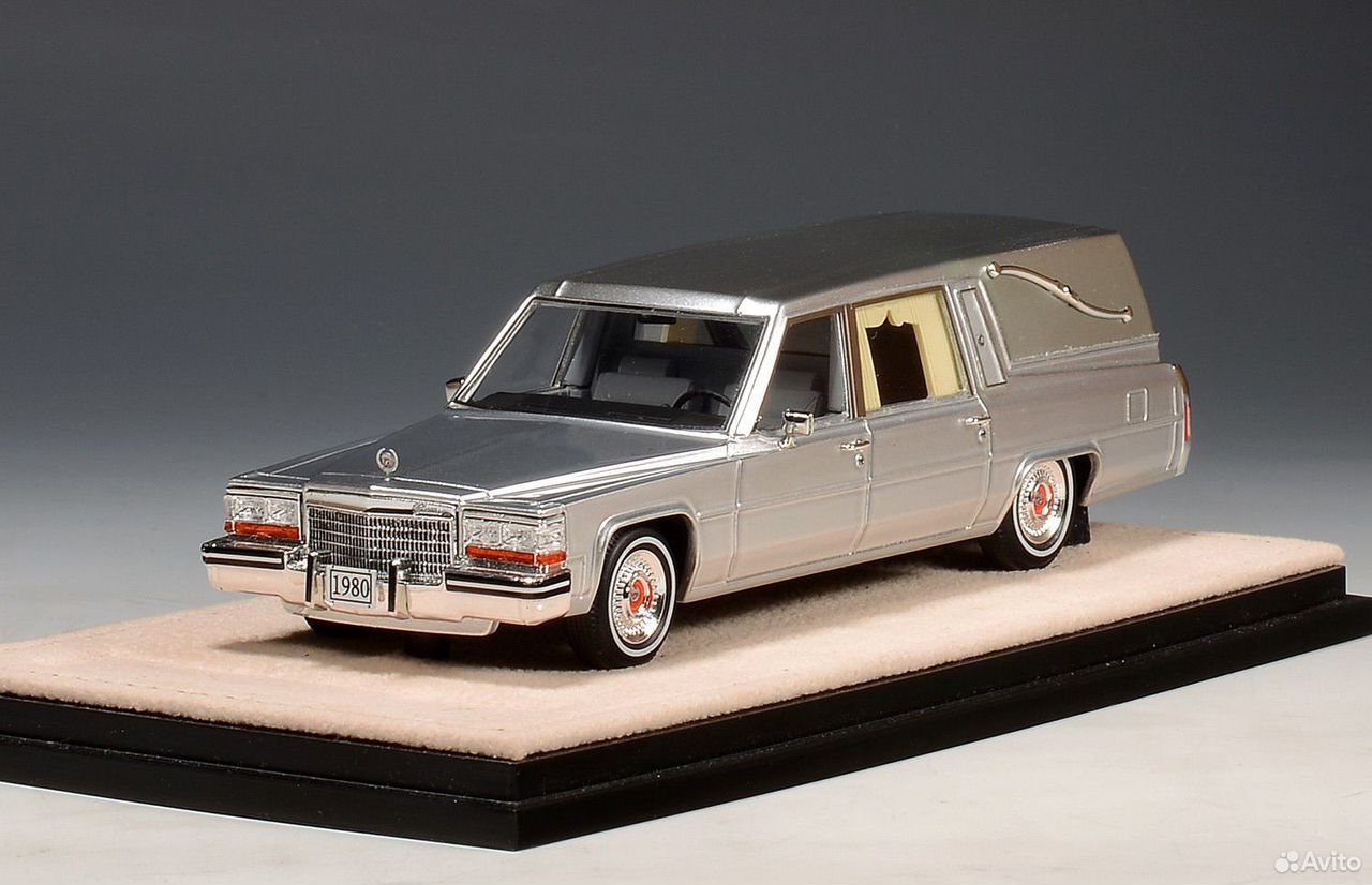 Коллекционная модель Cadillac Superior Hearse 1980 Silver 1:43