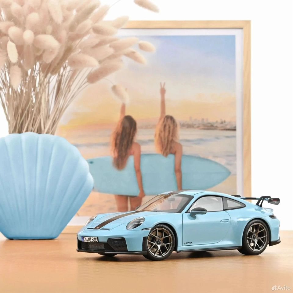 Коллекционная модель Porsche 911 GT3 Weissach Pack 2025 Gulf Blue 1:18